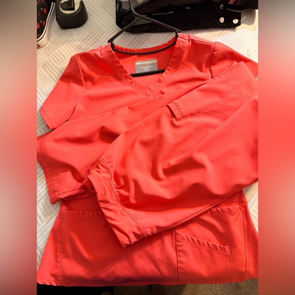 Skechers scrub set